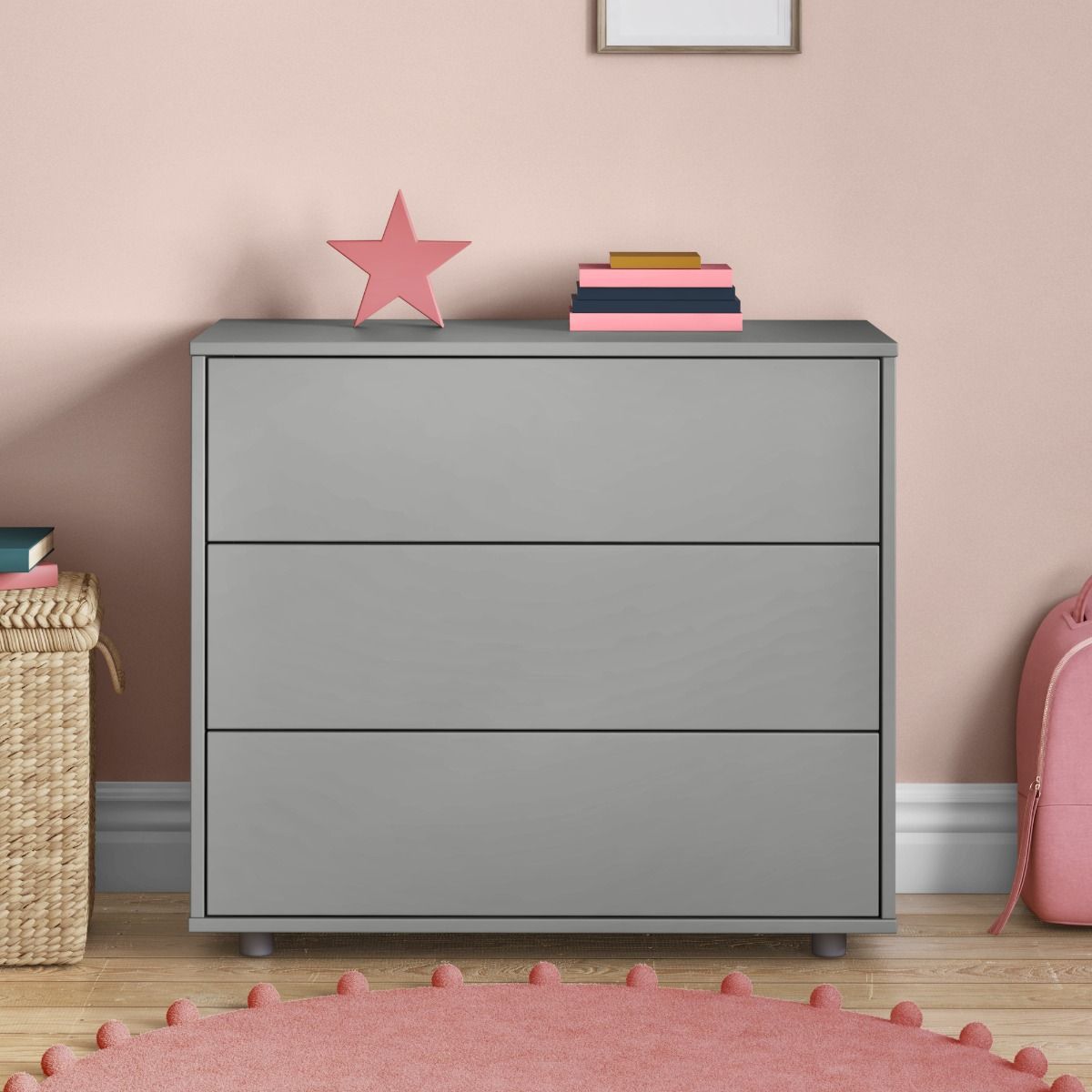 Zoomed Front View of Uno S Grey 3 Drawer Chest